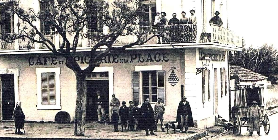 670- Aboukir - Cafe de la place2.jpg